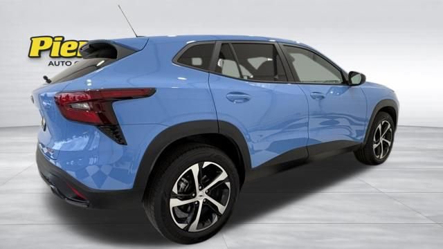 Used 2024 Chevrolet Trax RS w/ Sunroof Package FWD image 5