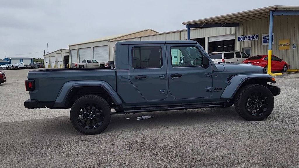 Used 2025 Jeep Gladiator Sport image 8