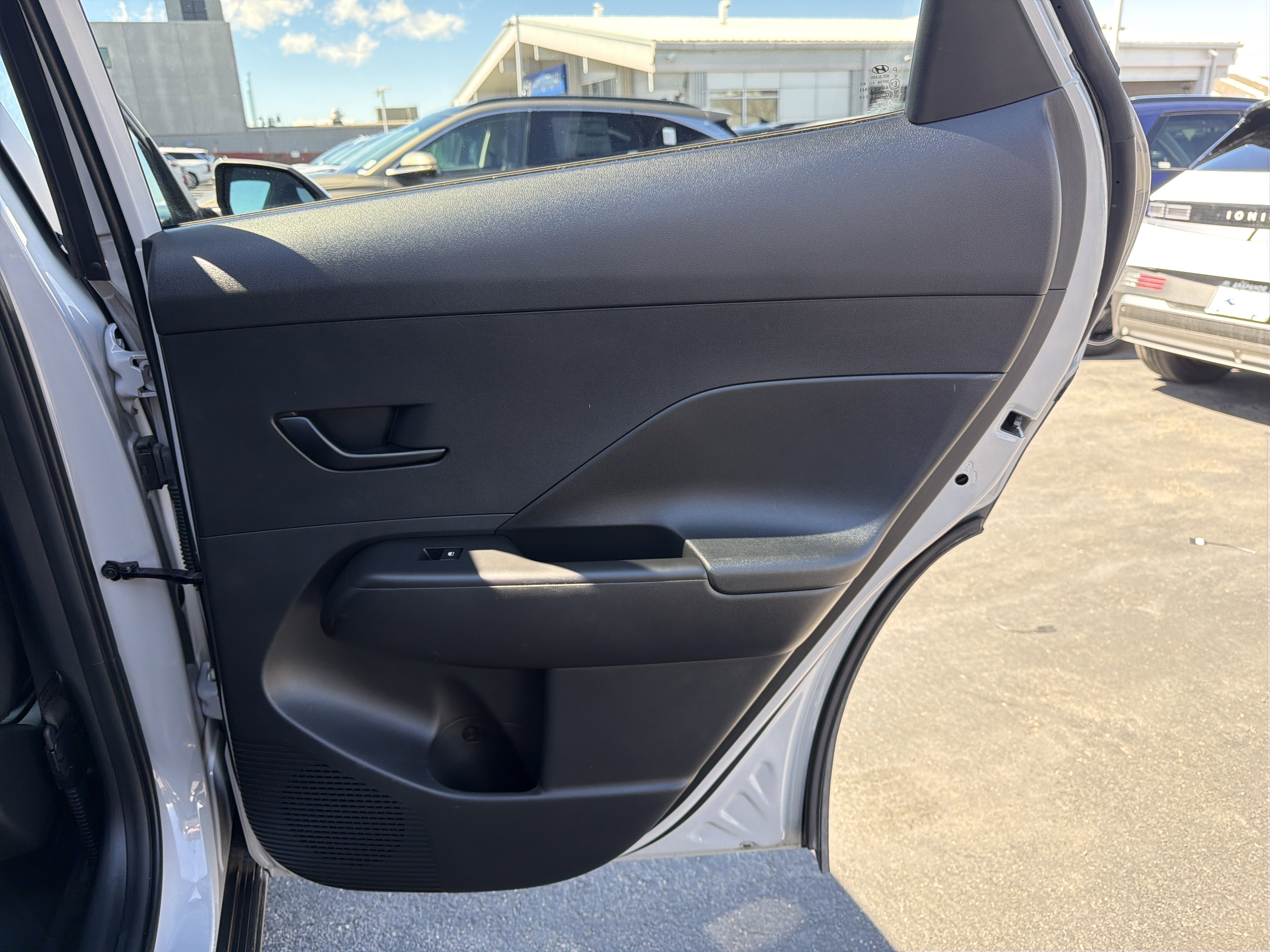 Used 2025 Hyundai Kona SEL image 23