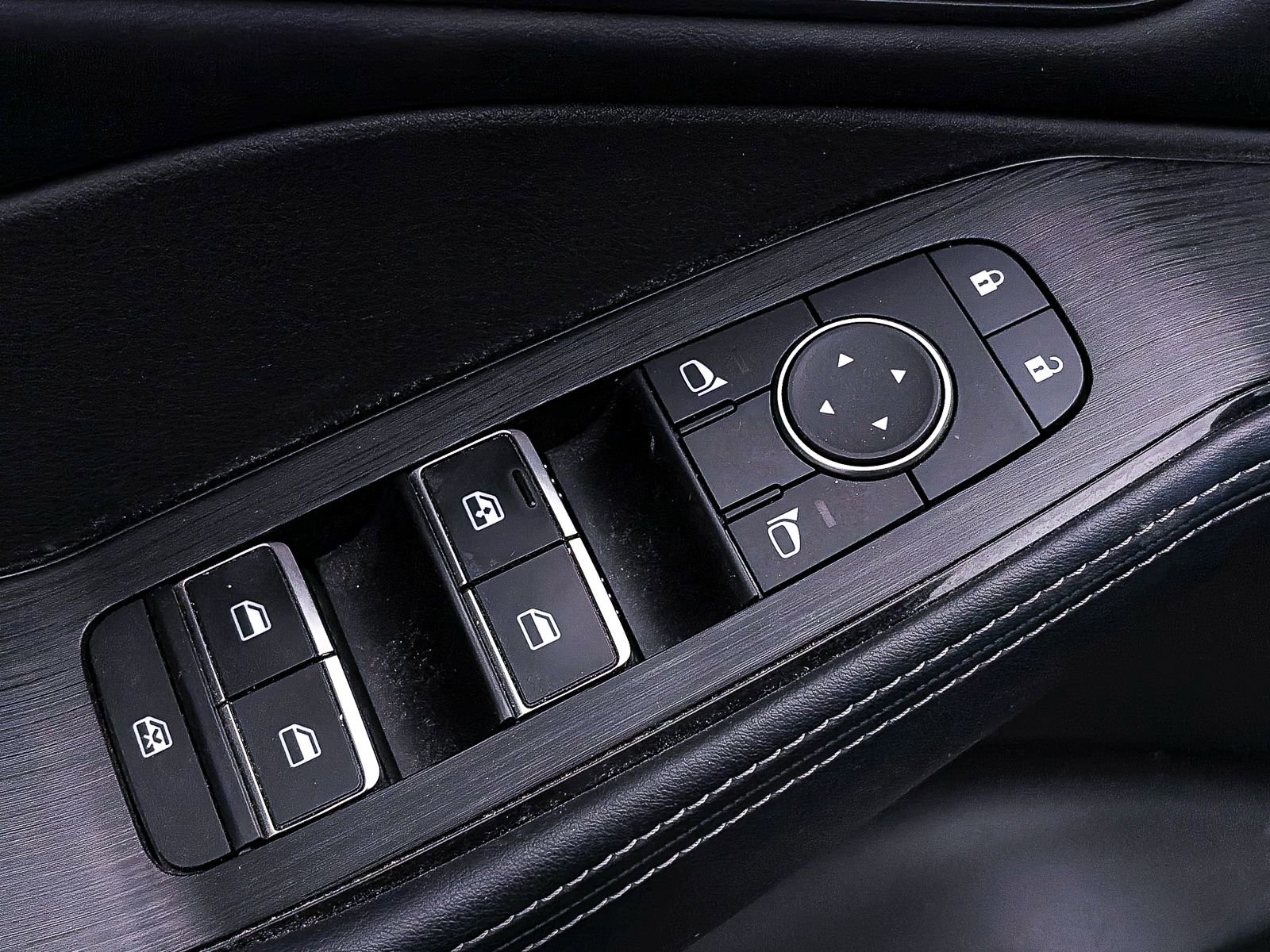 Used 2022 Nissan Rogue SL w/ SL Premium Package image 18