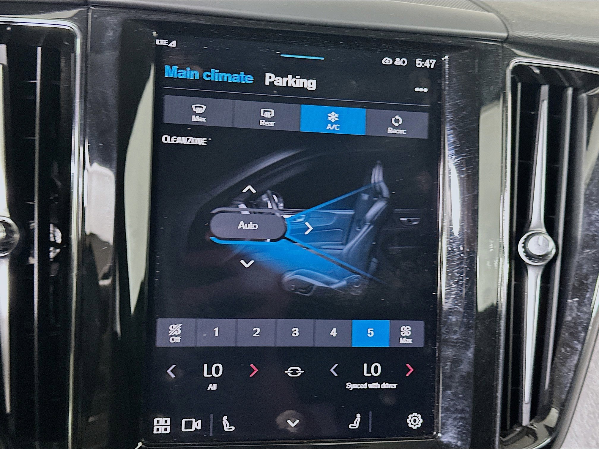 Used 2025 Volvo XC60 B5 Plus image 24