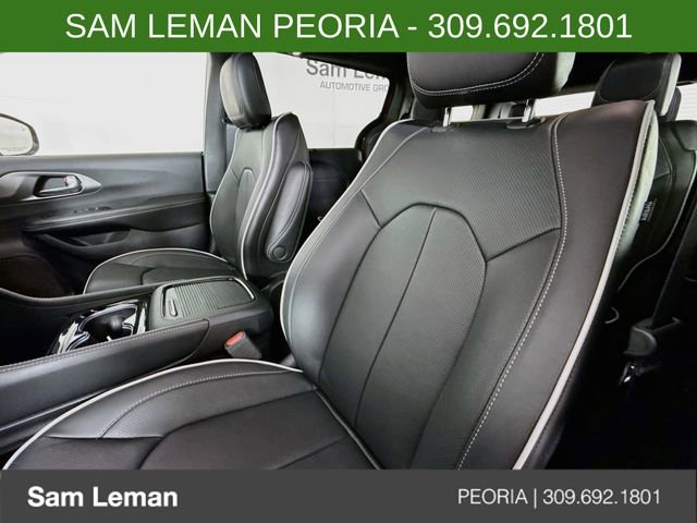 New 2027 Chrysler Pacifica Limited FWD image 20