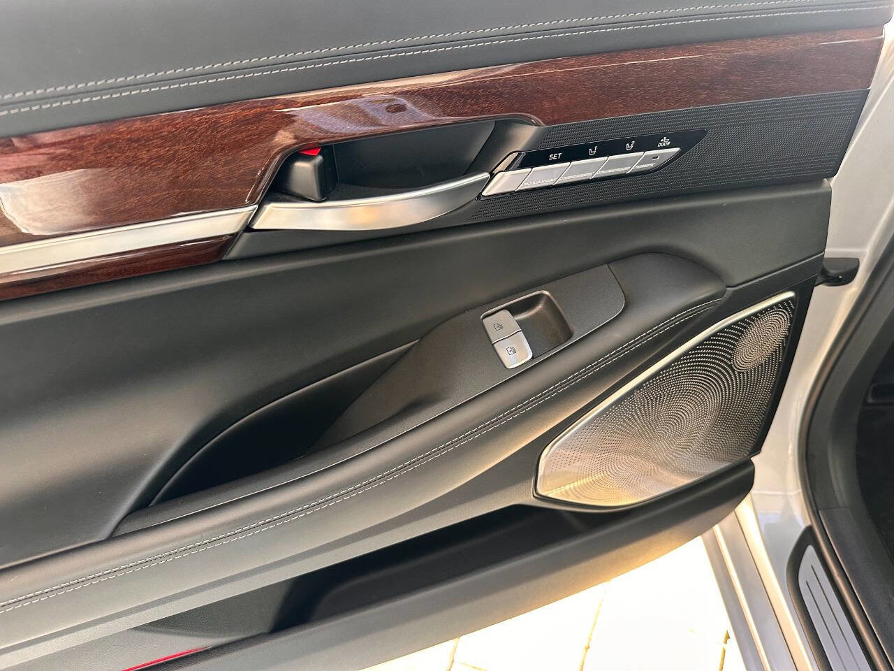 Used 2017 Genesis G90 5.0 Ultimate image 61