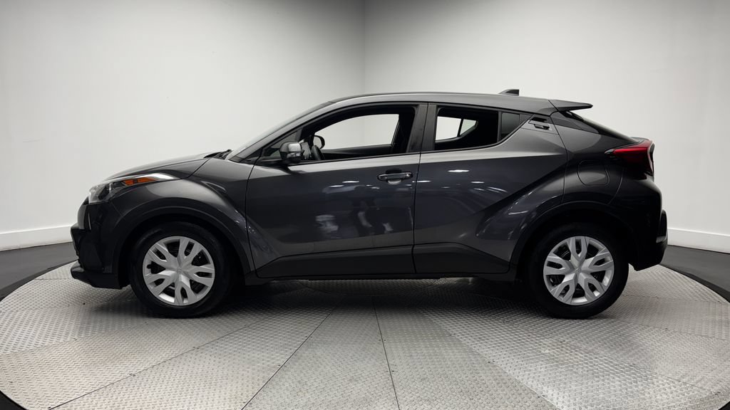 Used 2019 Toyota C-HR LE FWD image 4