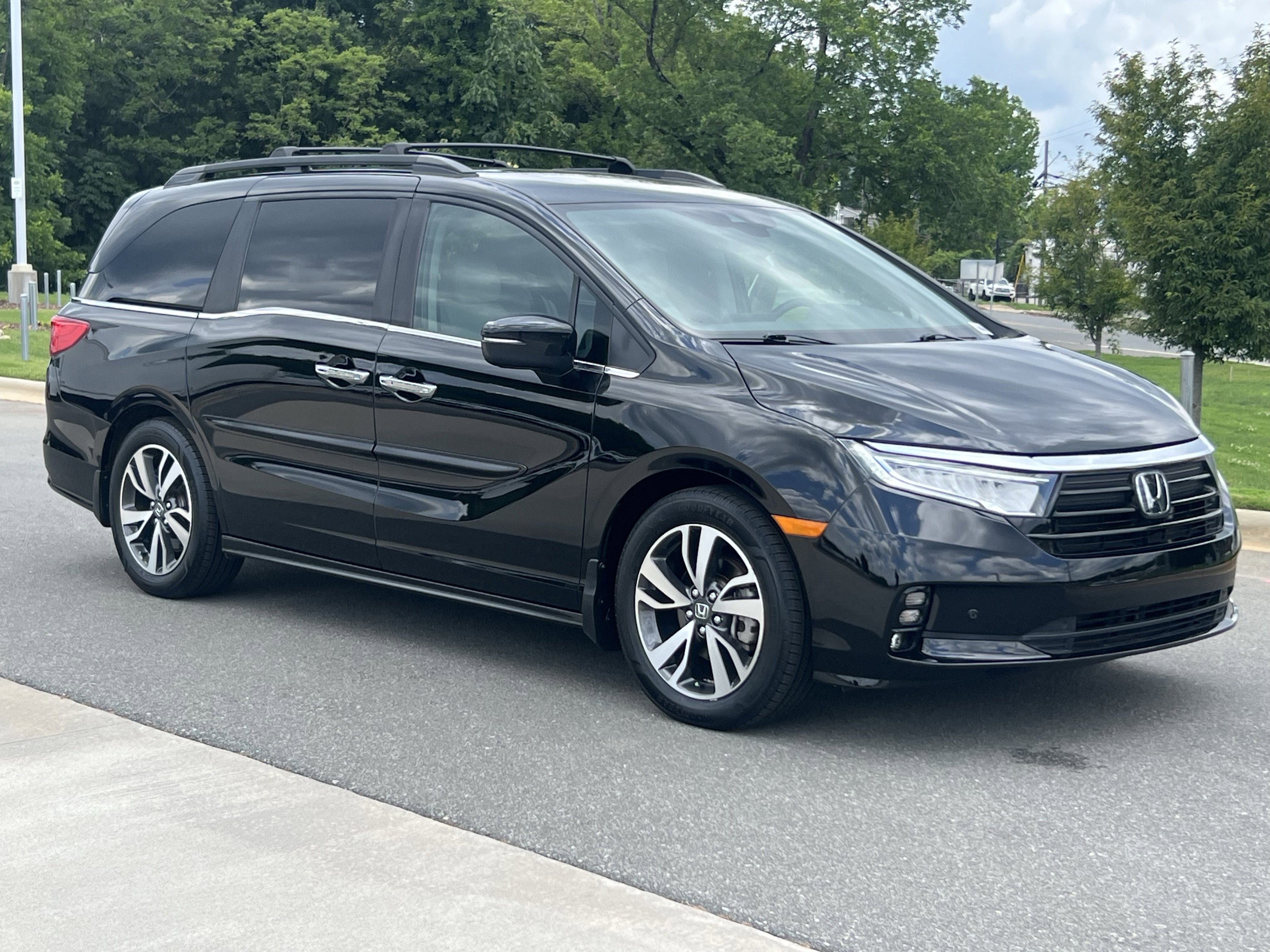 Used 2021 Honda Odyssey Touring image 2