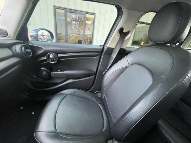 Used 2015 MINI Cooper 4-Door Hardtop image 22