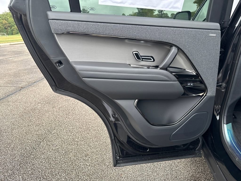 New 2025 Land Rover Range Rover Sport SE image 18