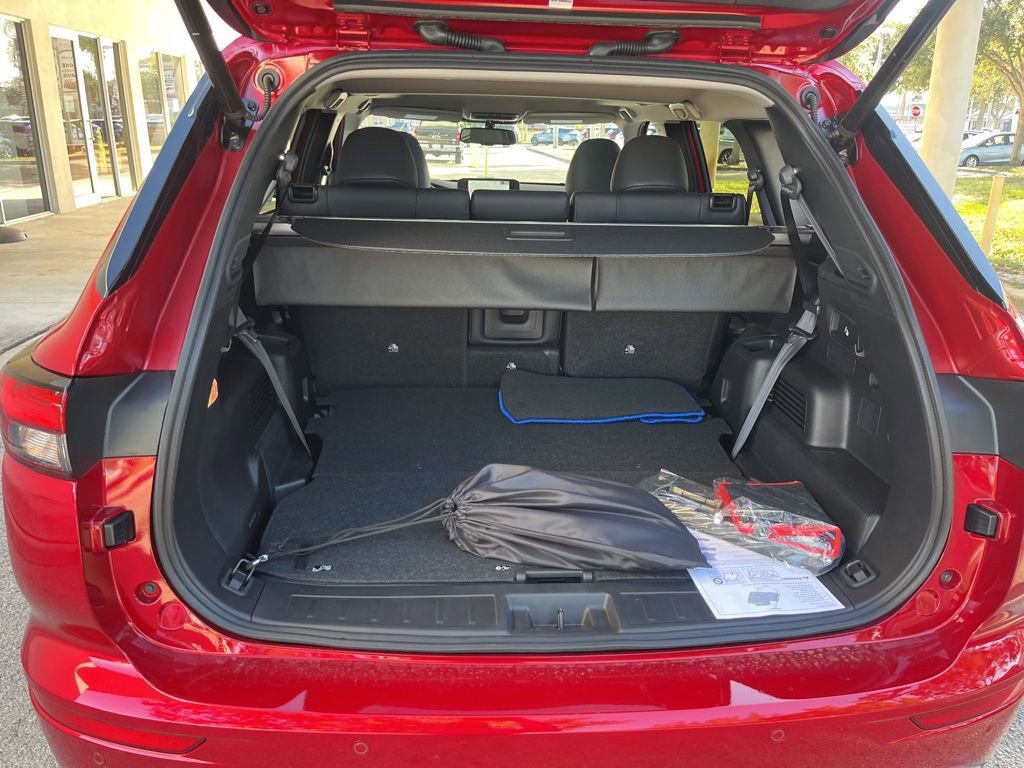 New 2025 Mitsubishi Outlander SE image 35