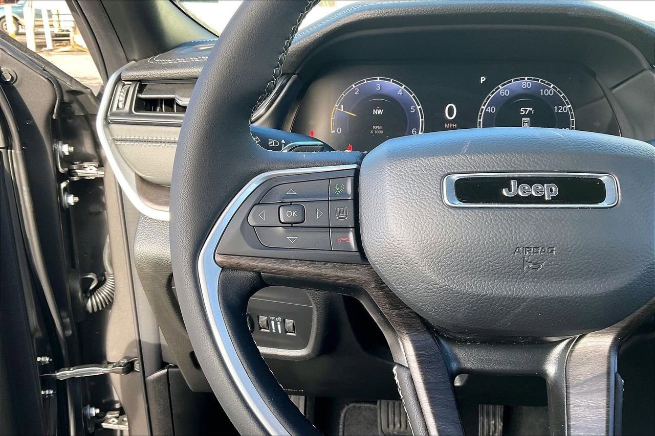 New 2026 Jeep Grand Cherokee Limited w/ Limited Altitude Package AWD/4WD image 28