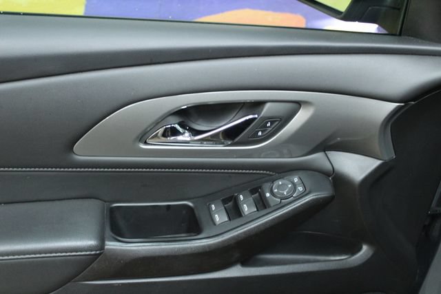 Used 2023 Chevrolet Traverse LT FWD image 11