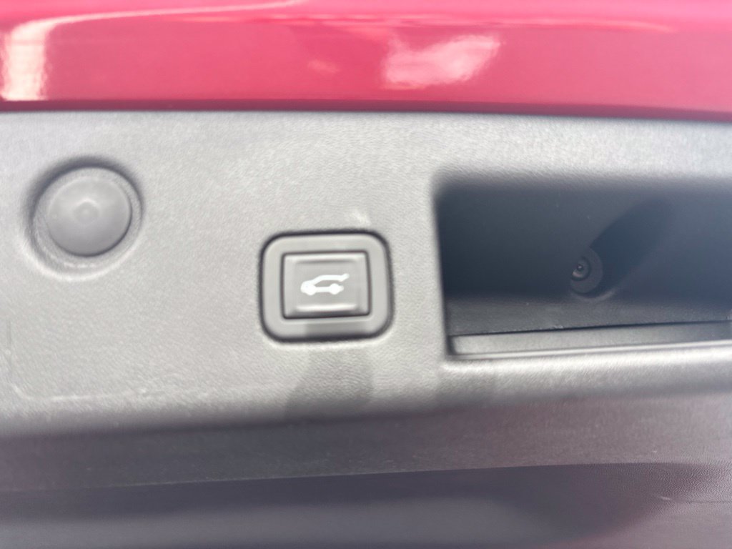 Used 2024 Chevrolet Equinox Premier FWD image 32
