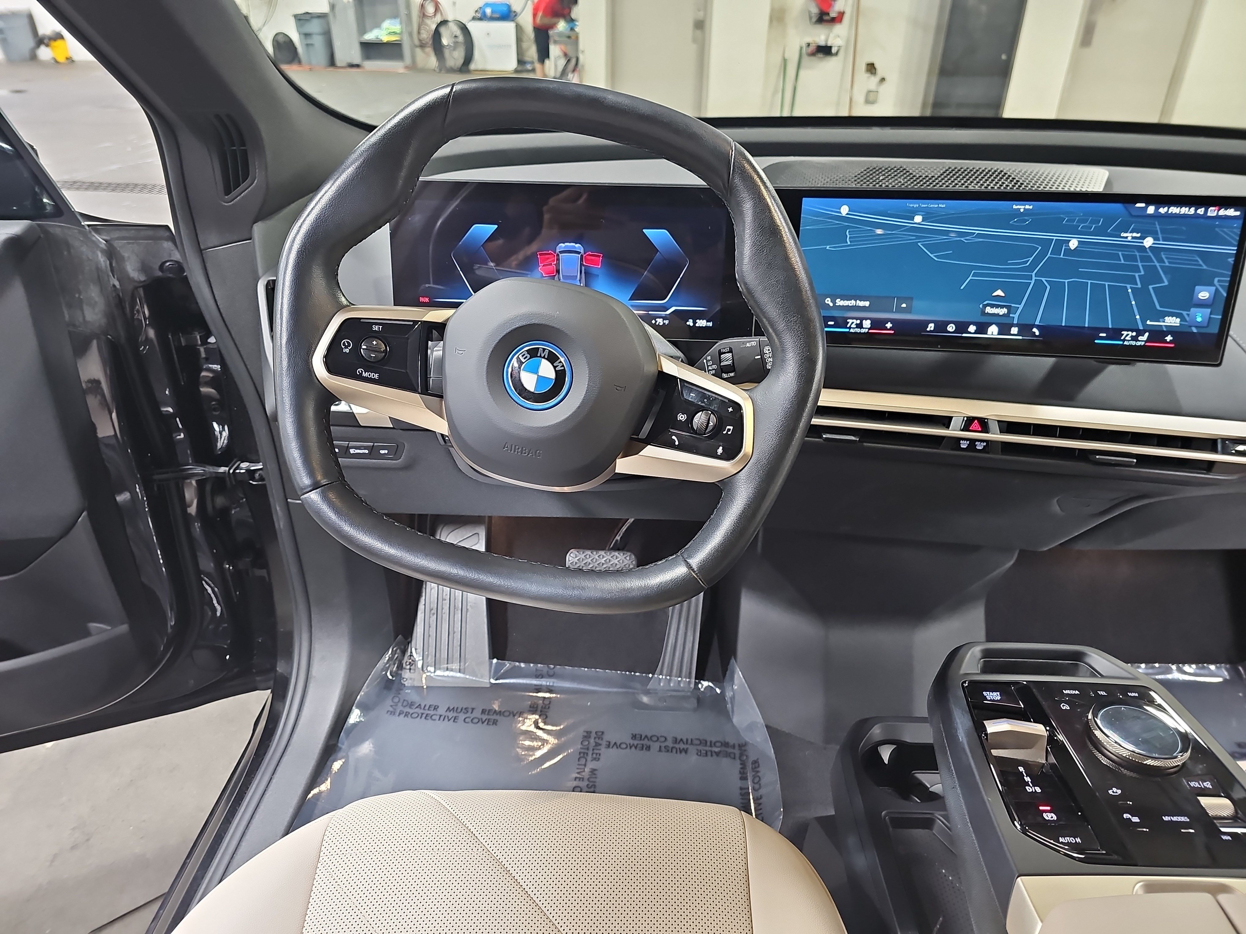 Used 2024 BMW iX xDrive50 w/ Premium Package AWD/4WD image 16
