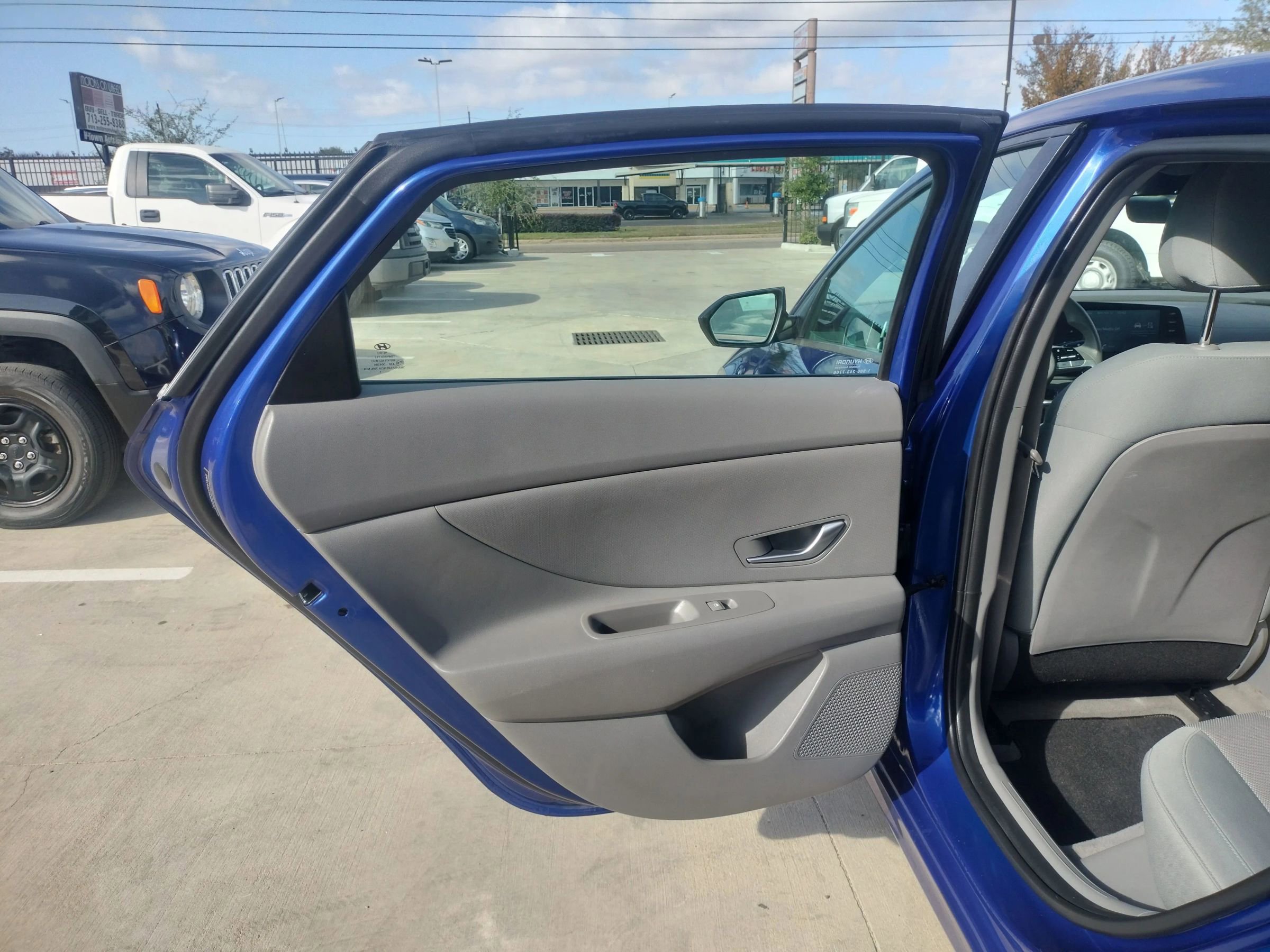 Used 2021 Hyundai Elantra SE image 24