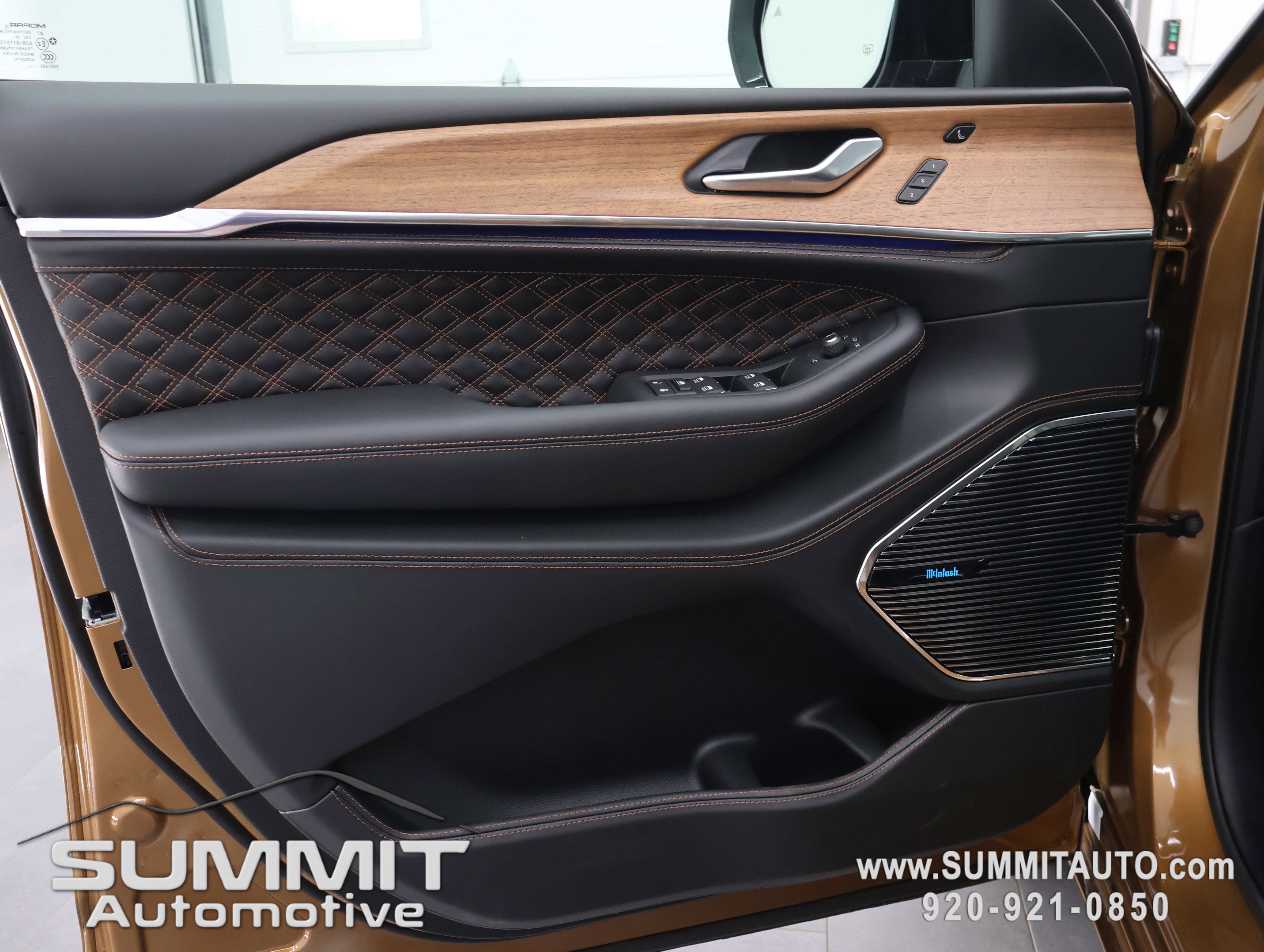 New 2026 Jeep Grand Cherokee Summit AWD/4WD image 44