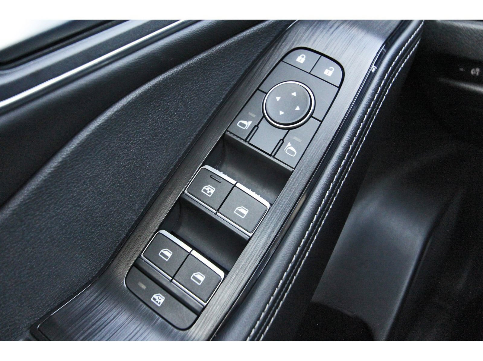 Certified 2025 Nissan Rogue Platinum w/ Tech Package FWD image 23