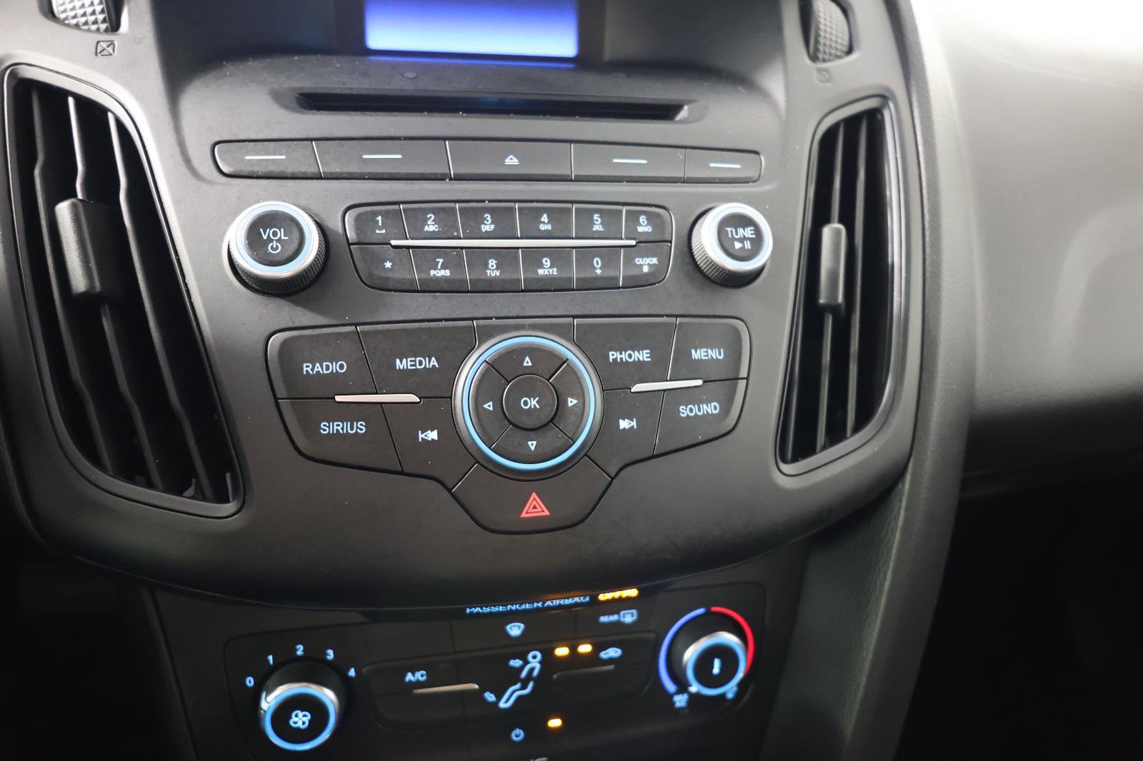 Used 2017 Ford Focus SE FWD image 17