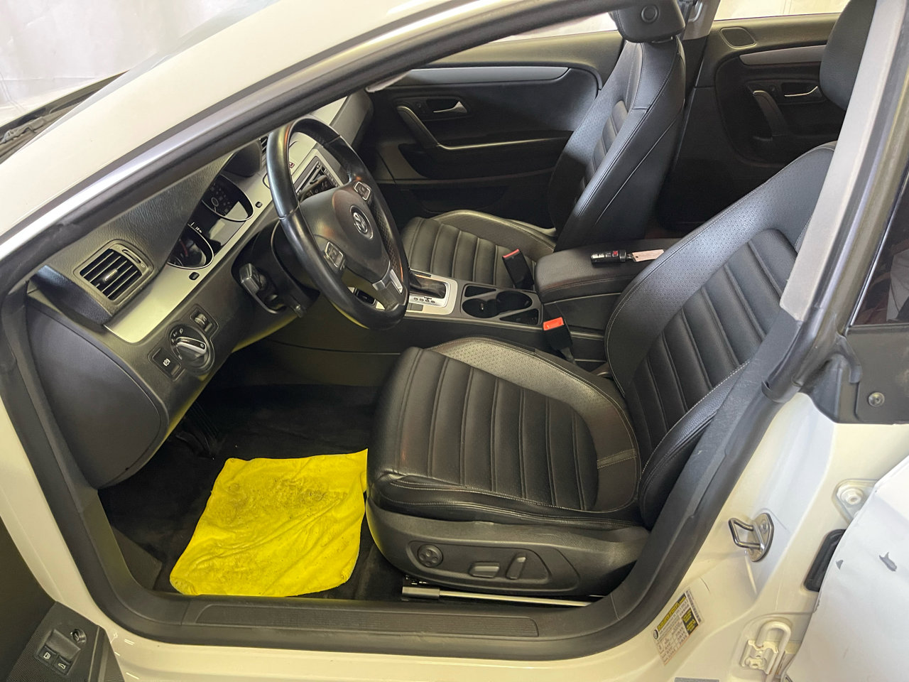 Used 2010 Volkswagen CC Sport image 22