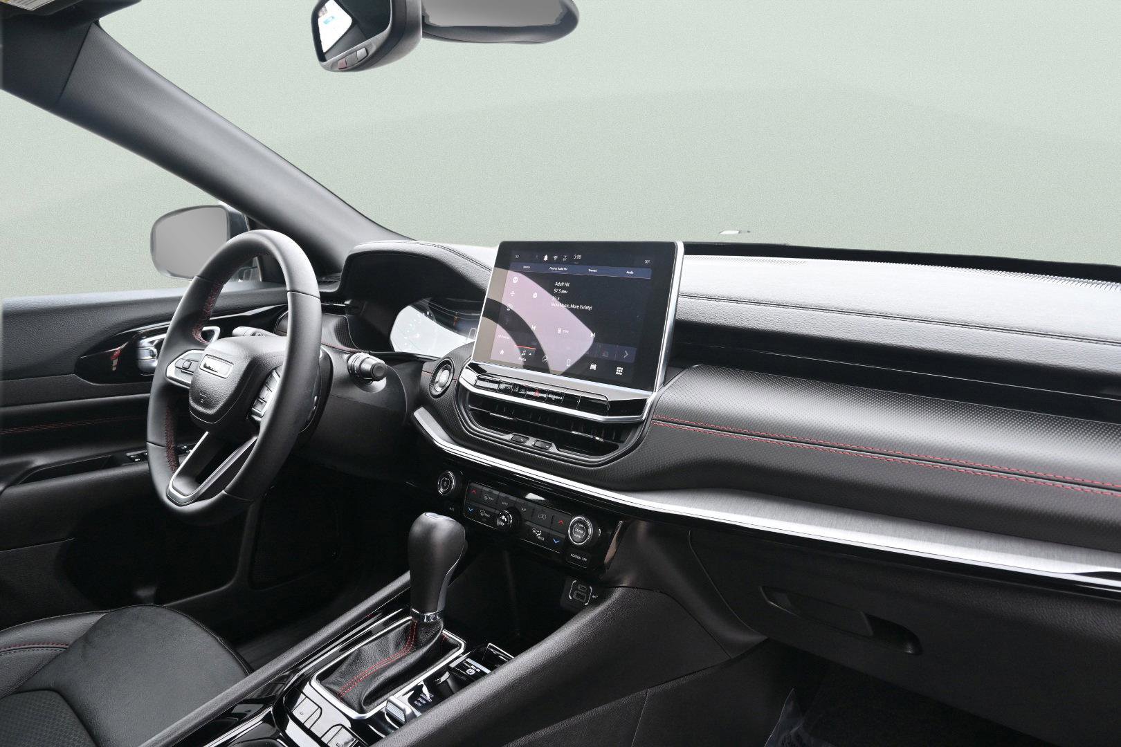 Used 2024 Jeep Compass Trailhawk image 15