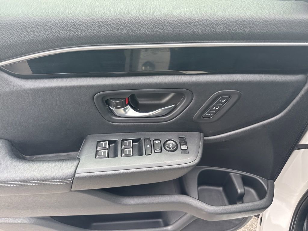 Used 2025 Honda Pilot Touring image 17