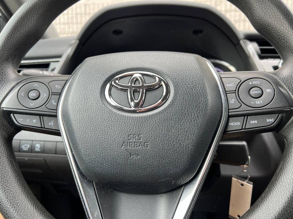 Used 2020 Toyota Camry LE image 34