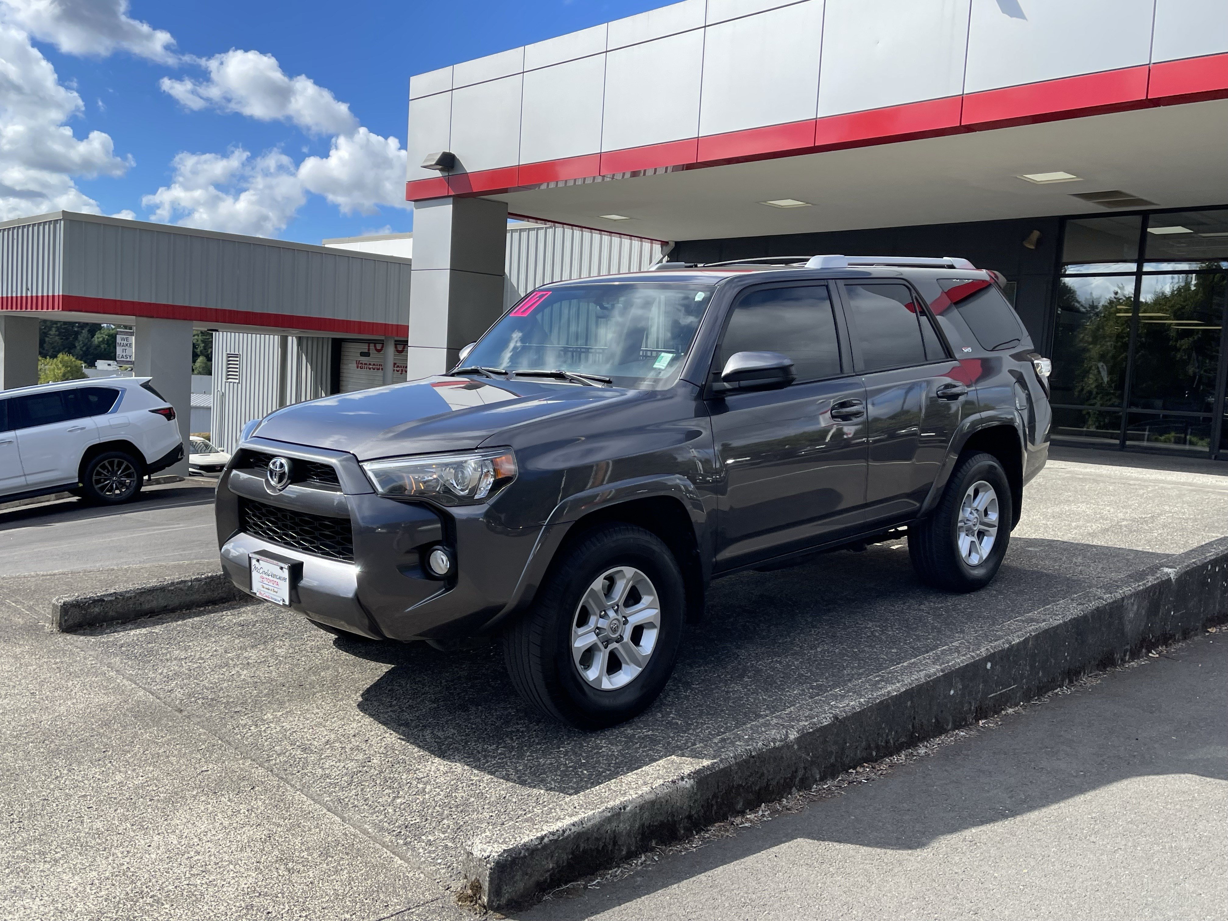 Certified 2017 Toyota 4Runner SR5 AWD/4WD image 4