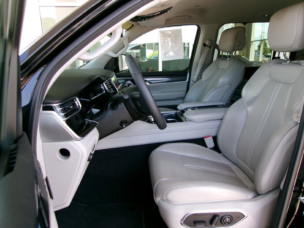 Used 2022 Jeep Wagoneer Series I w/ Convenience Group I AWD/4WD image 13