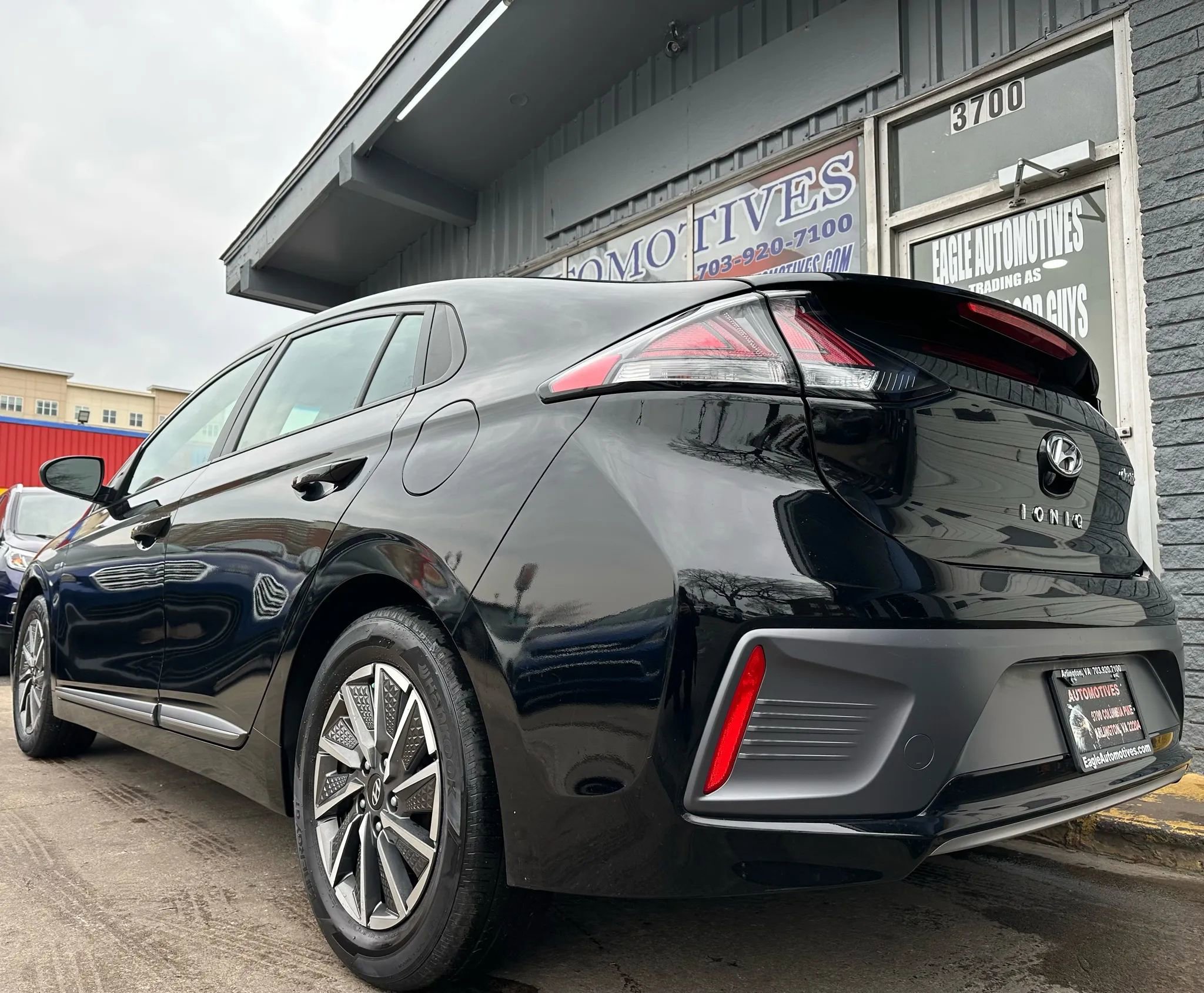 Used 2020 Hyundai Ioniq SE image 5