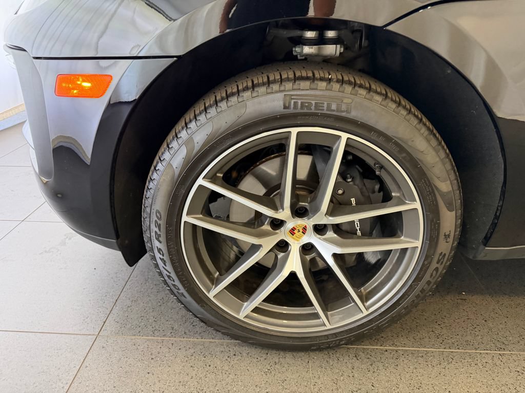 Certified 2026 Porsche Macan AWD/4WD image 10