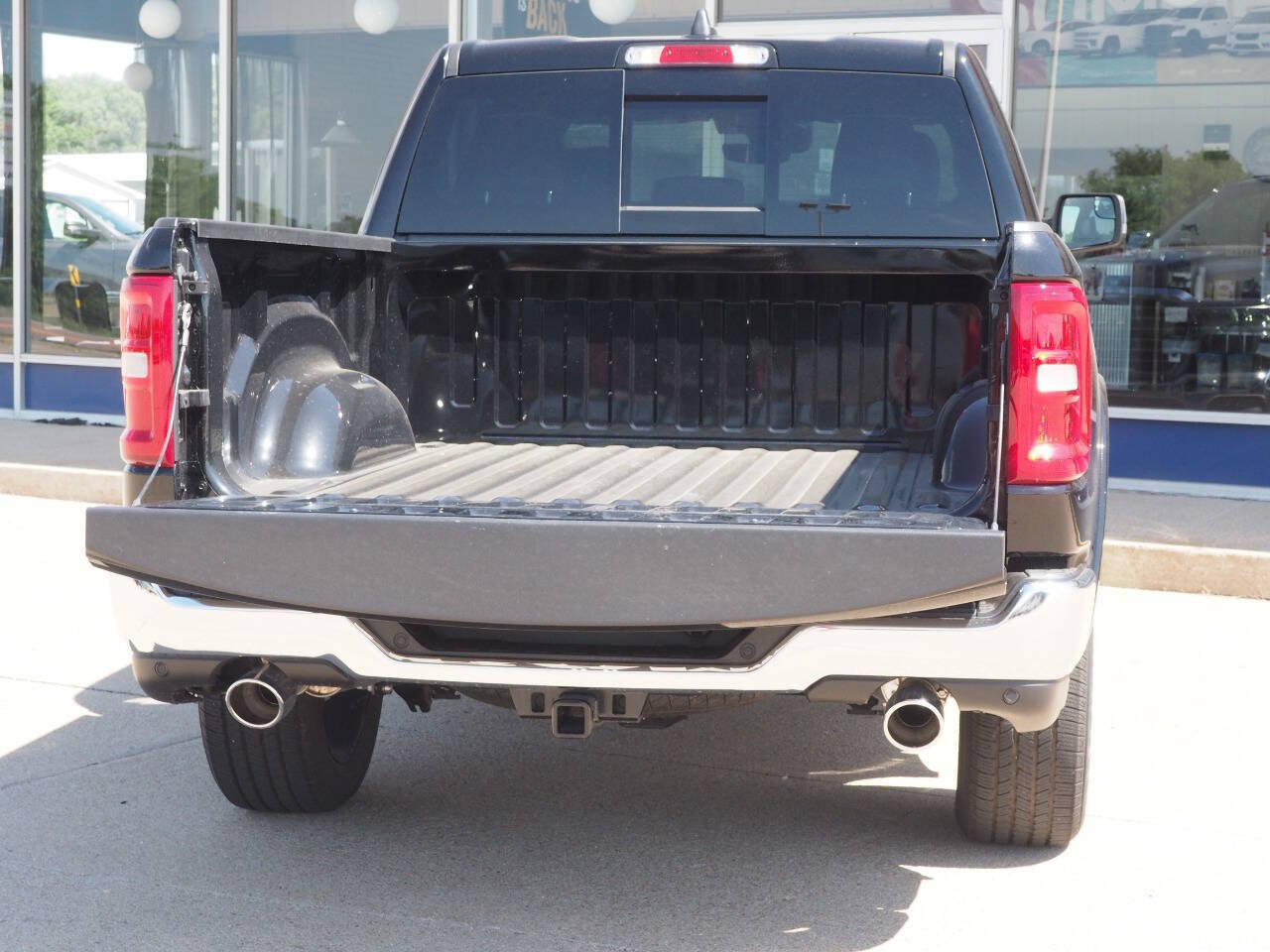 New 2026 RAM 1500 Laramie AWD/4WD image 6
