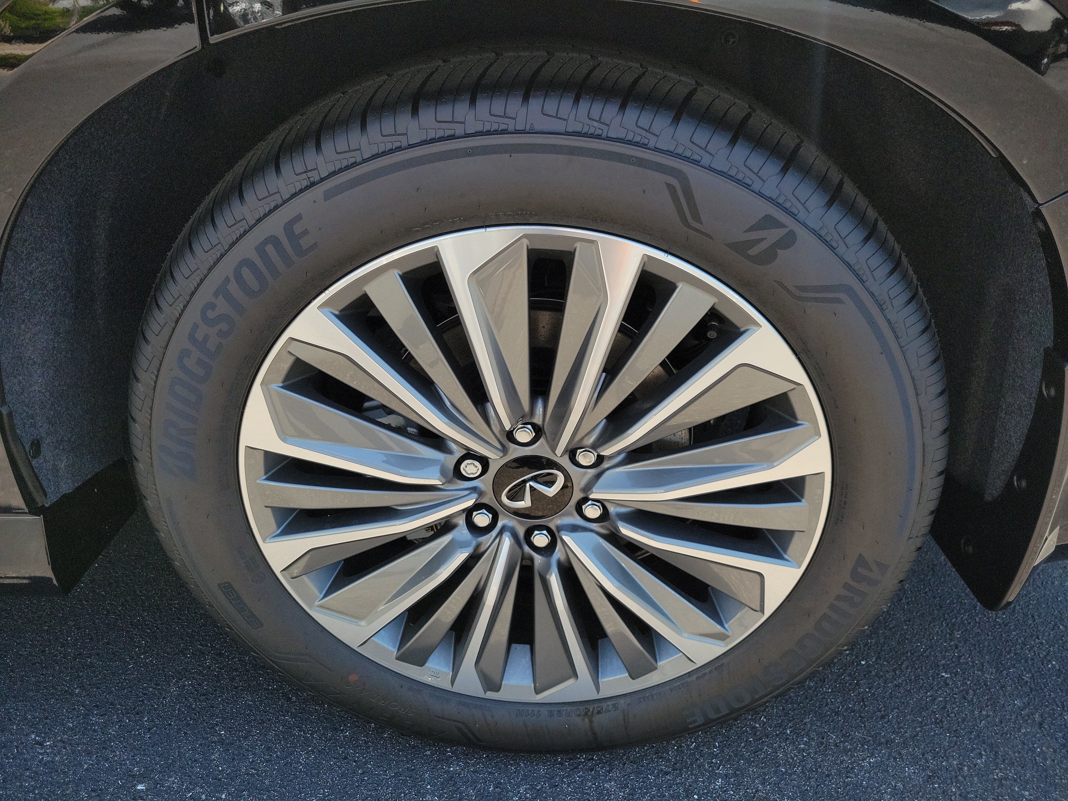 New 2026 INFINITI QX80 Luxe RWD image 32