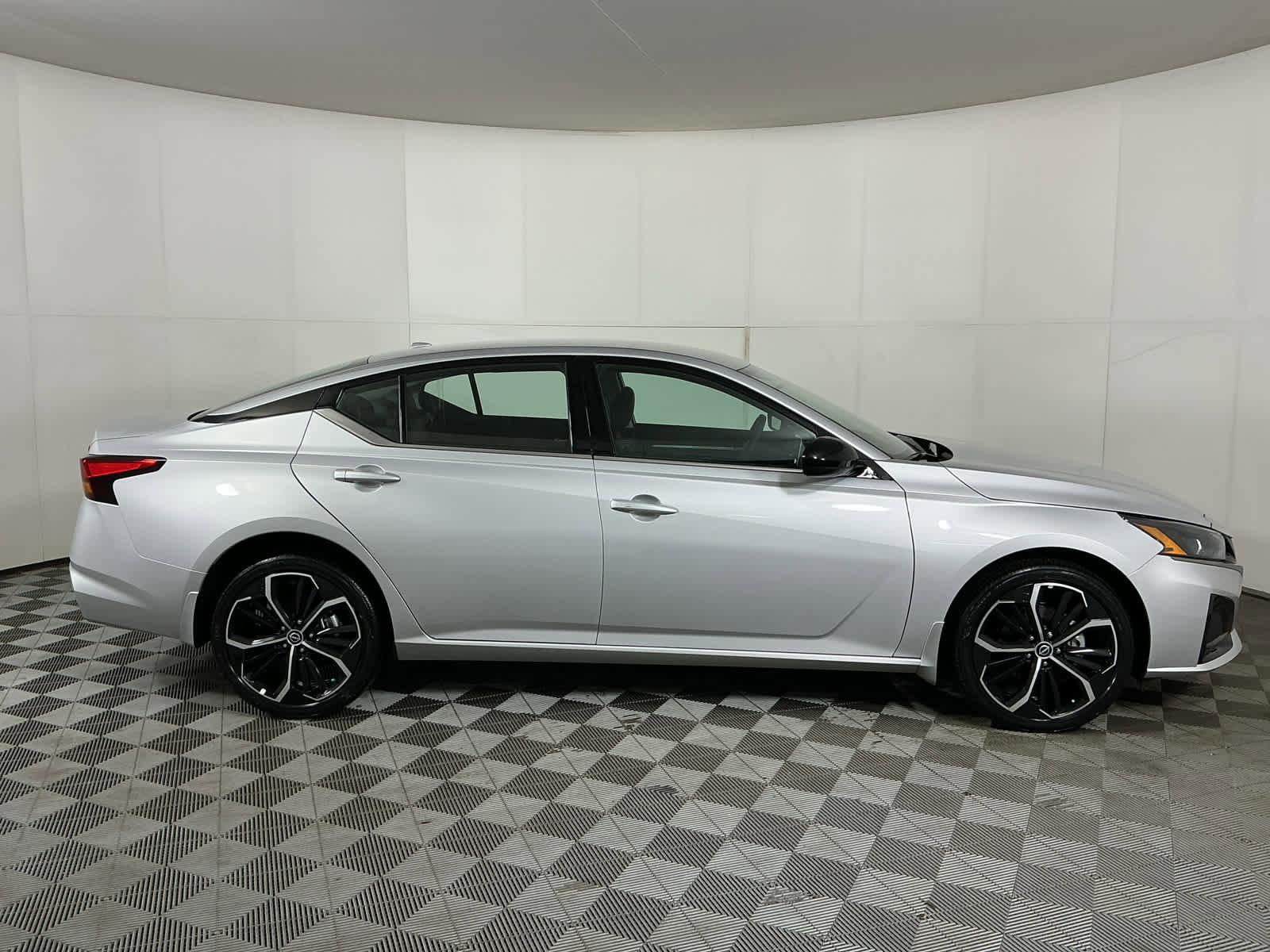 New 2025 Nissan Altima 2.5 SR image 8