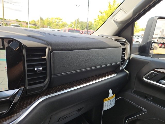 New 2026 GMC Sierra 2500 SLE w/ Preferred Package image 32