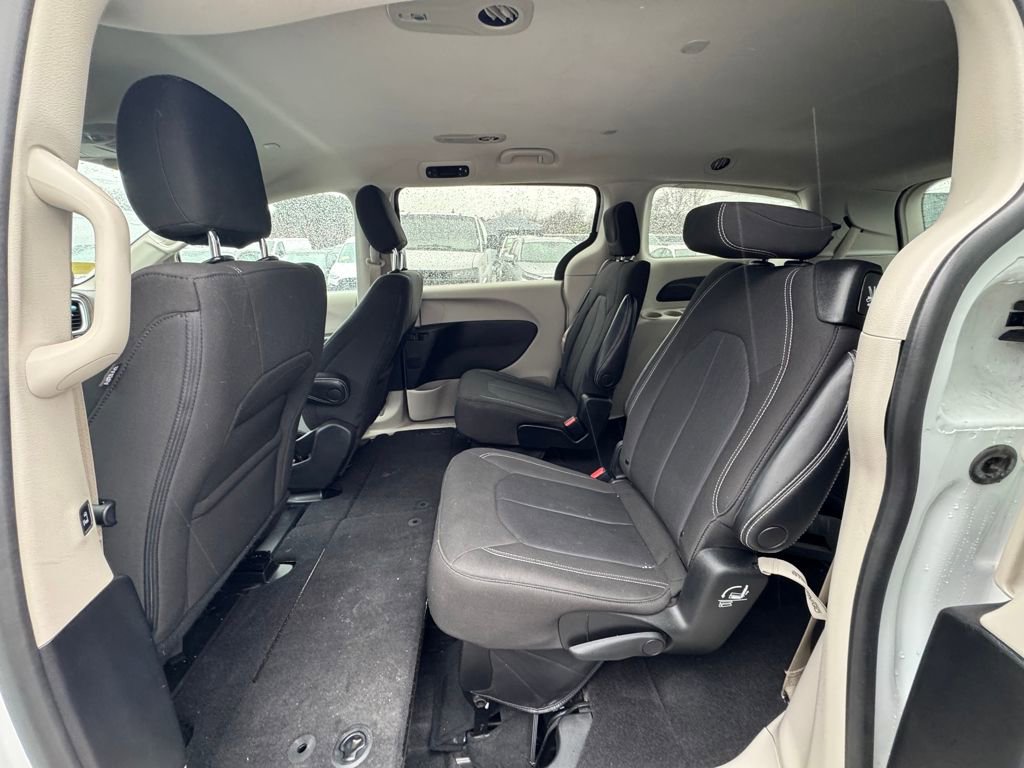 Used 2022 Chrysler Voyager LX image 12