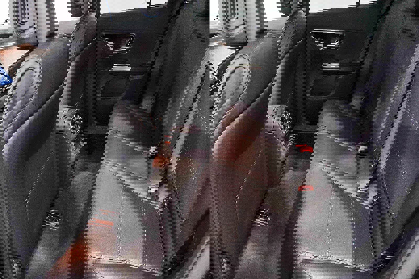 Used 2025 Mercedes-Benz GLC 350e image 20