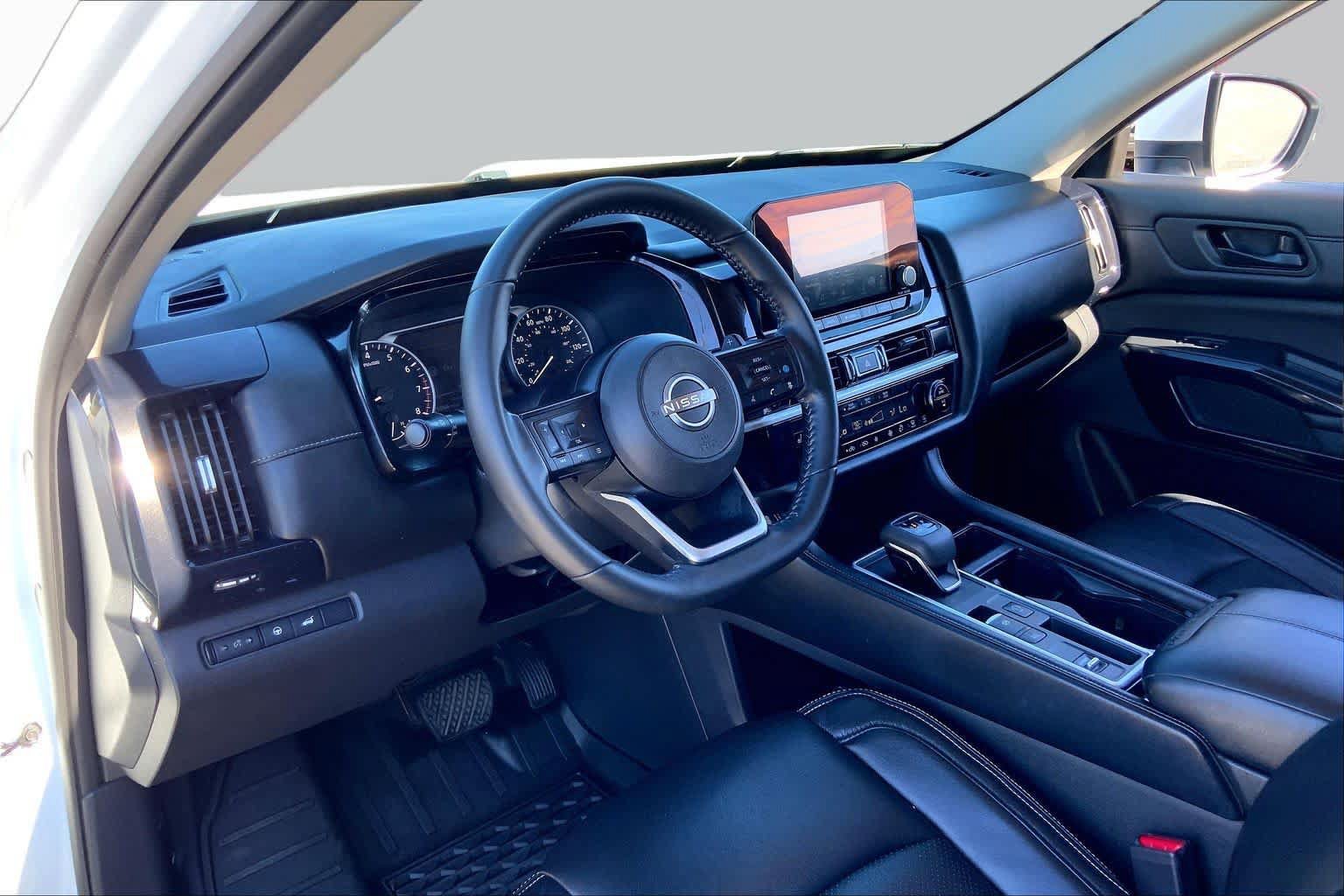 Used 2025 Nissan Pathfinder SV w/ Cargo Package FWD image 17