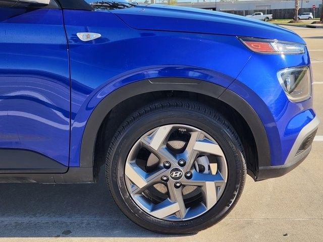 Used 2025 Hyundai Venue SEL image 8