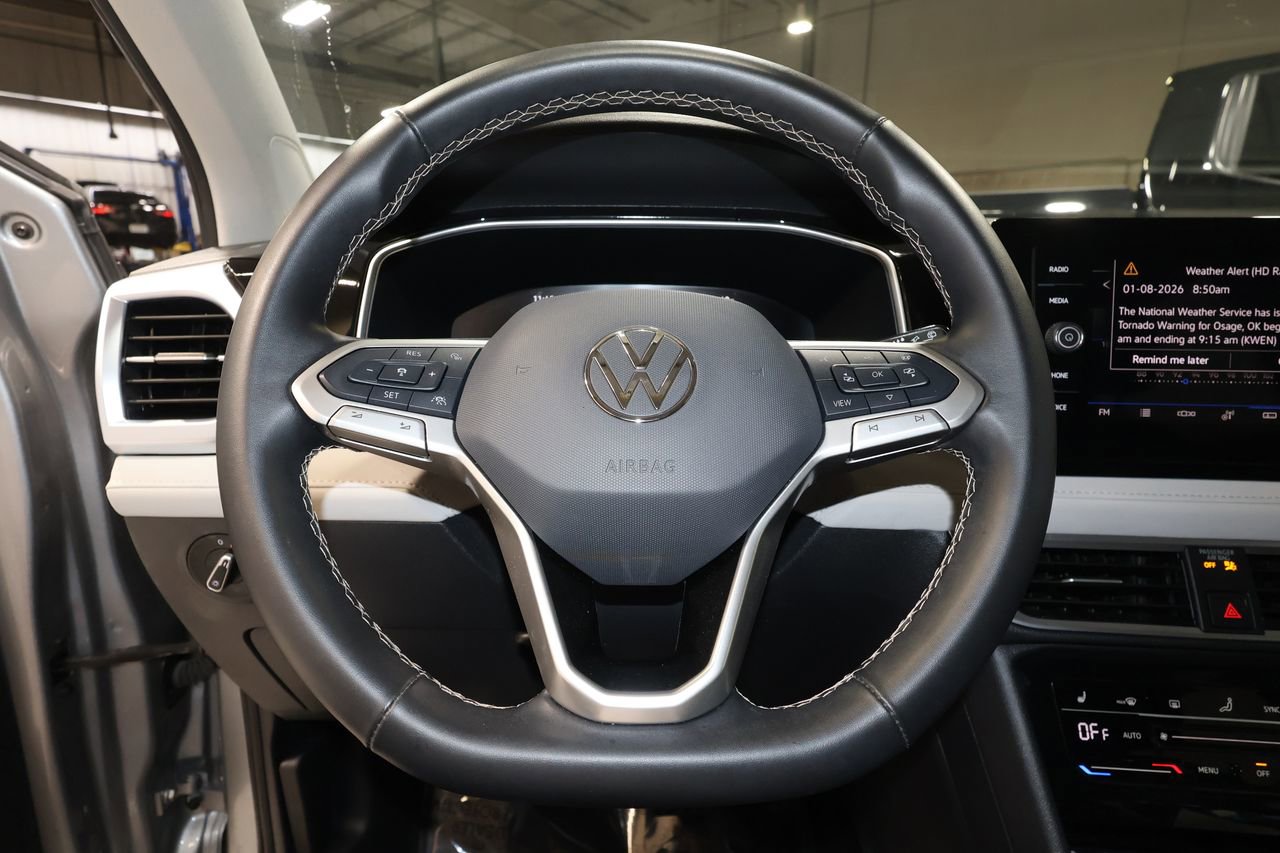 Used 2025 Volkswagen Taos SE image 10