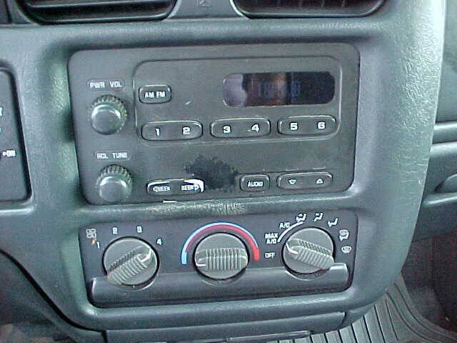 Used 2002 Chevrolet S10 Pickup 2WD Regular Cab image 18