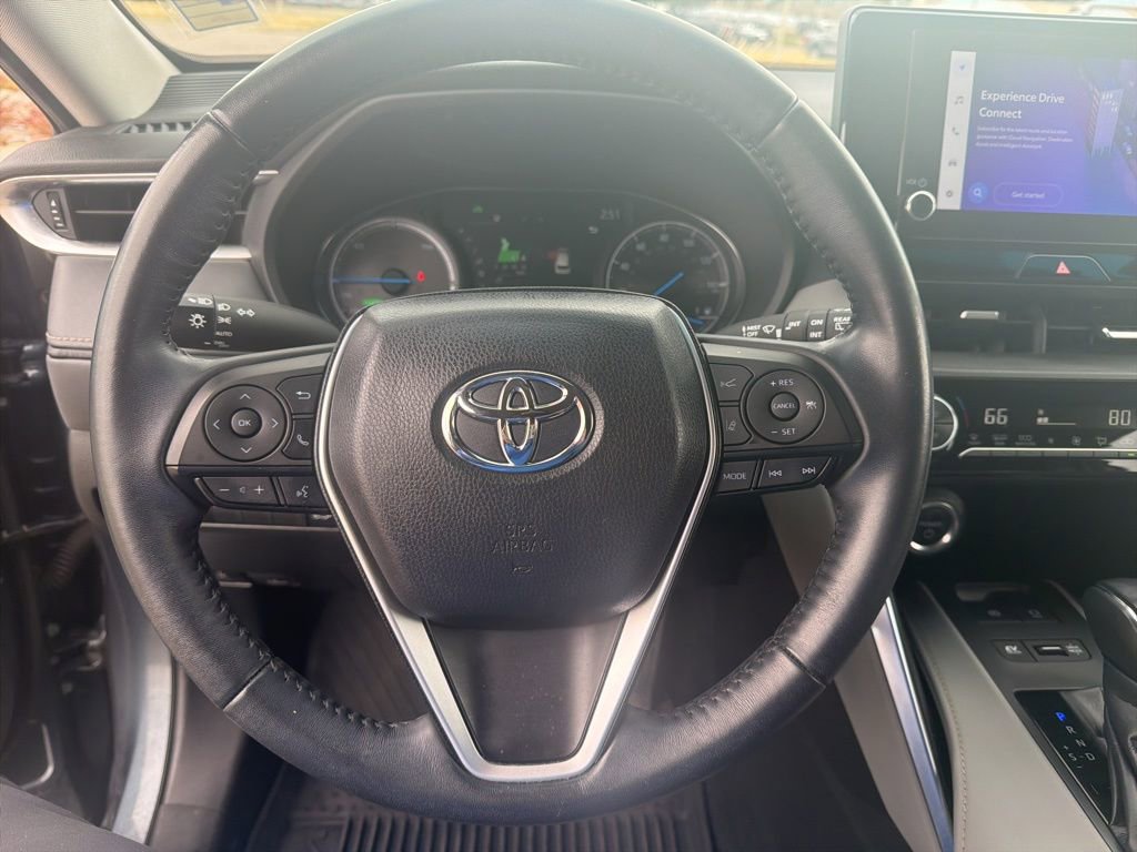 Used 2024 Toyota Venza LE AWD/4WD image 13