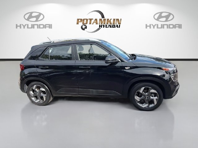 Certified 2025 Hyundai Venue SEL FWD image 4