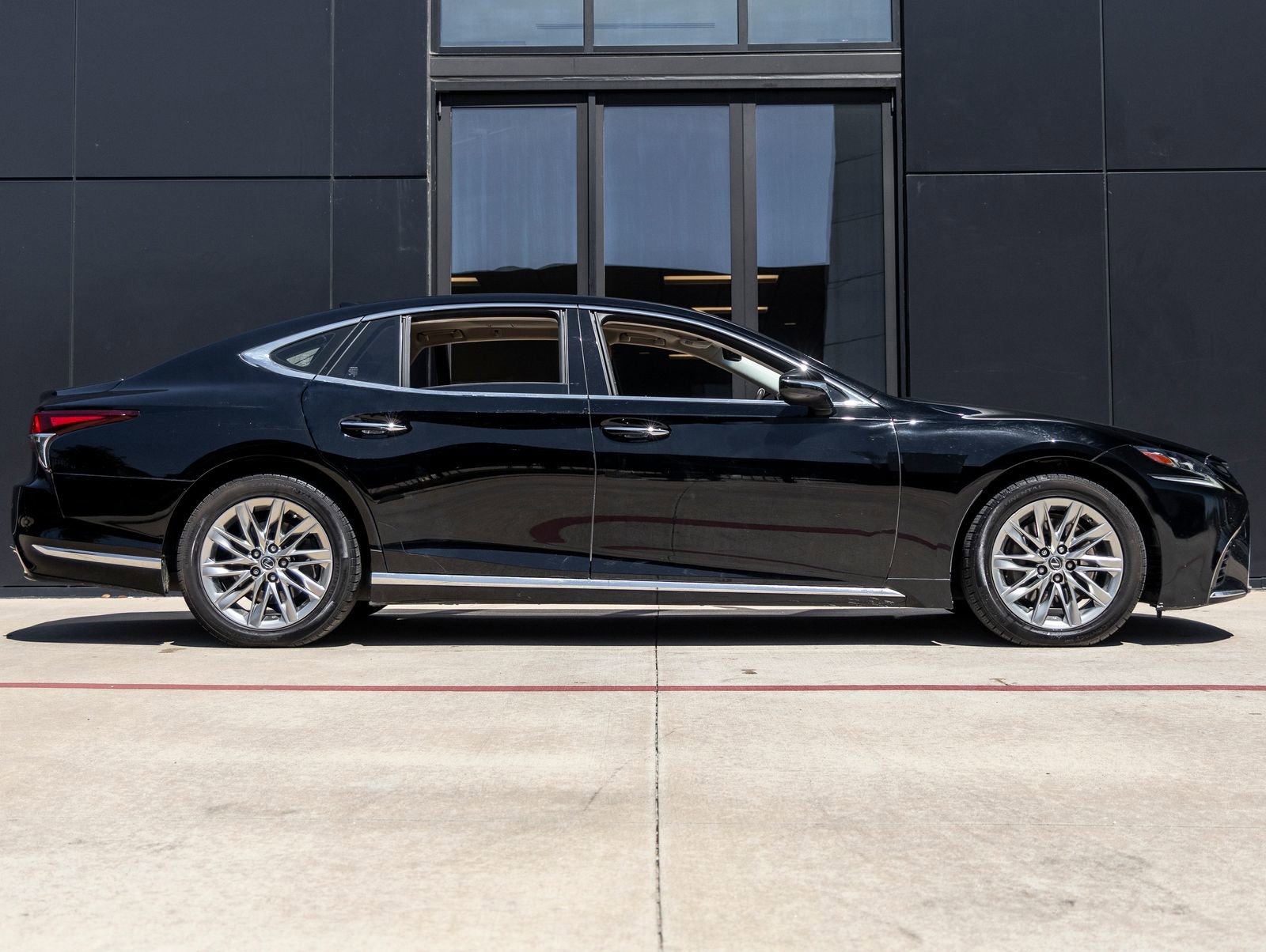 Used 2019 Lexus LS 500 w/ Accessory Package (Z2) image 10