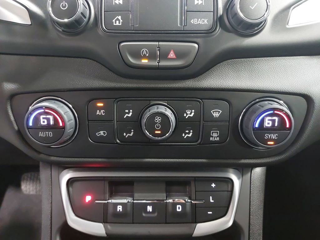 Used 2024 GMC Terrain SLT image 21