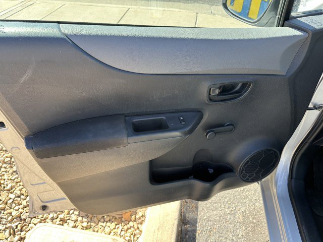 Used 2014 Toyota Yaris L image 10