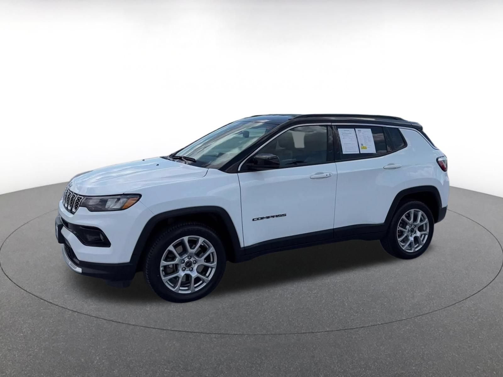 Used 2025 Jeep Compass Limited AWD/4WD image 8