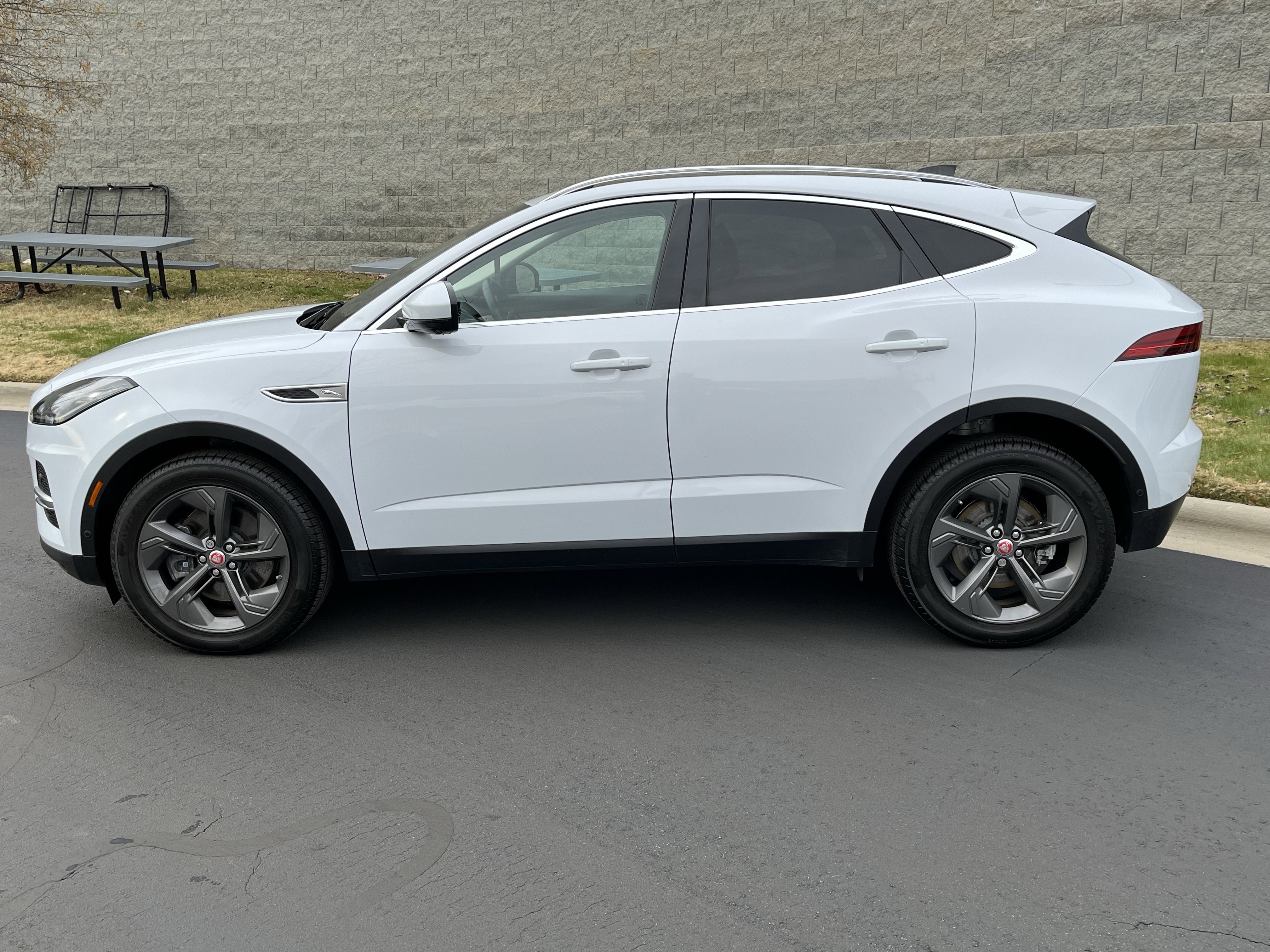 Used 2021 Jaguar E-PACE SE image 4