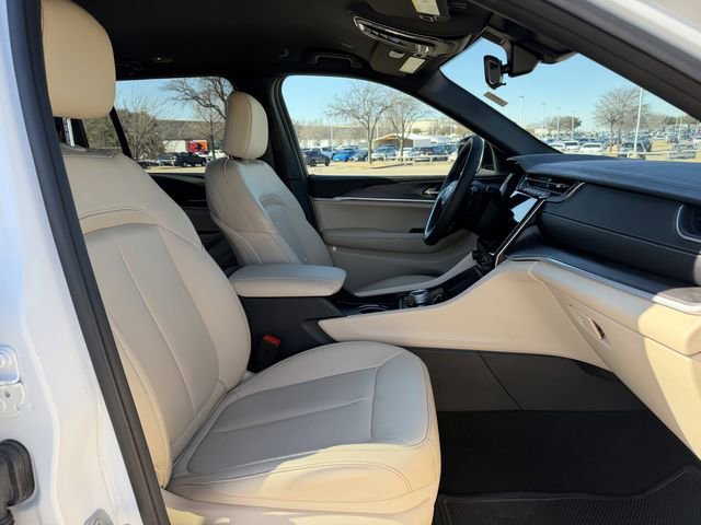 Used 2025 Jeep Grand Cherokee Limited w/ Black Appearance Package image 28