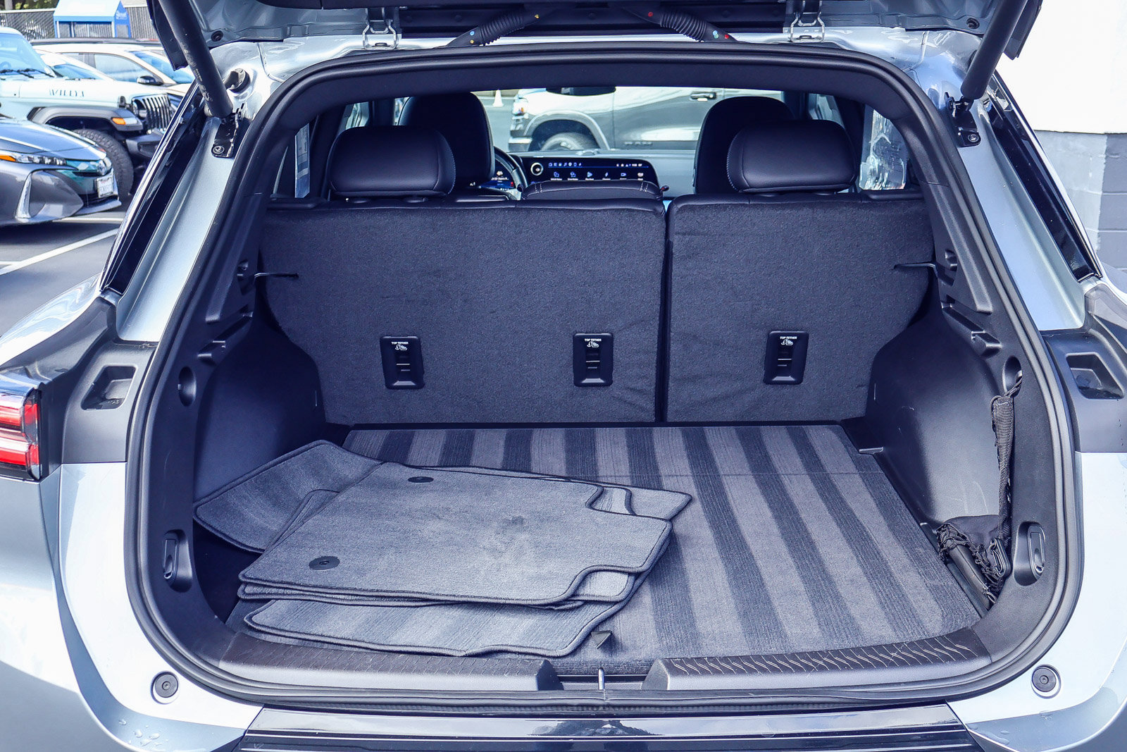 Used 2024 Chevrolet Equinox EV LT w/ Active Safety Package 3 AWD/4WD image 17