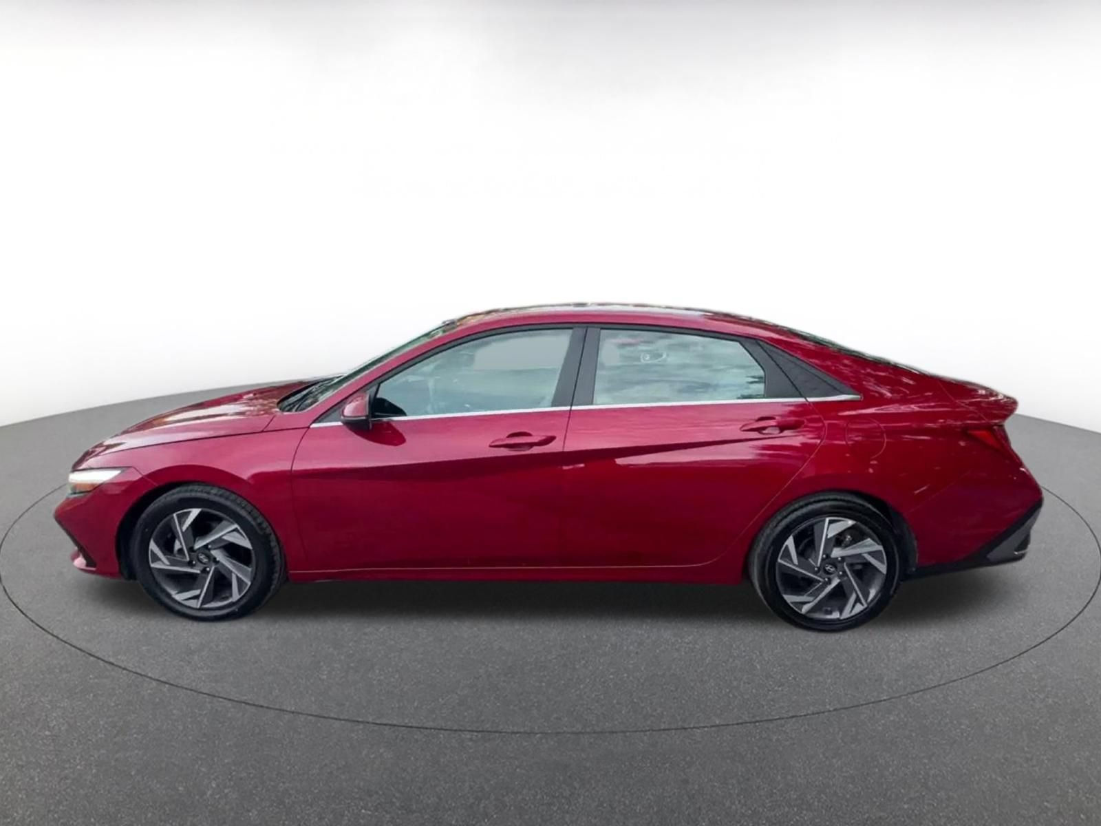 Used 2025 Hyundai Elantra Limited FWD image 8