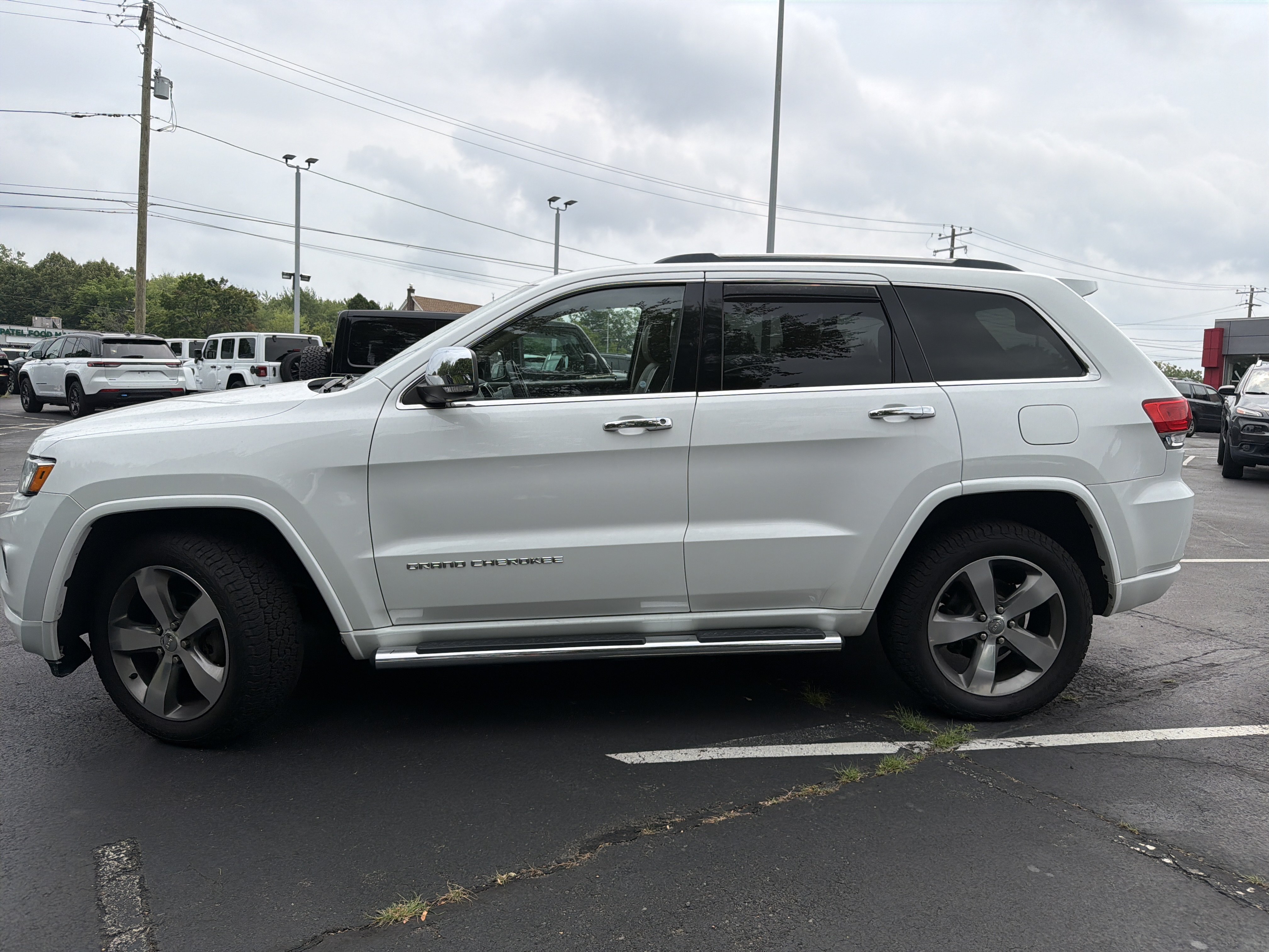 Used 2015 Jeep Grand Cherokee Overland w/ Advanced Technology Group AWD/4WD image 41