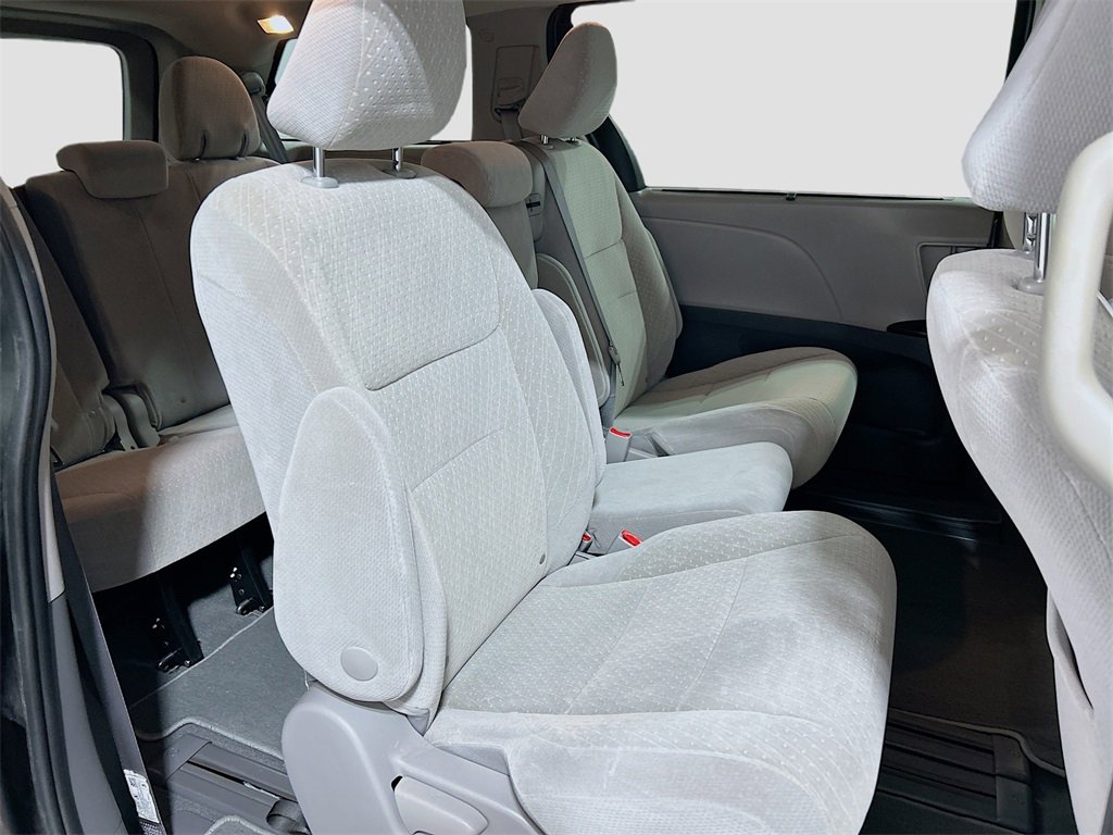 Used 2020 Toyota Sienna LE image 23
